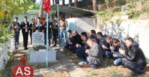 Öğrenciler Şehit Astsubayın Mezarını Ziyaret Etti